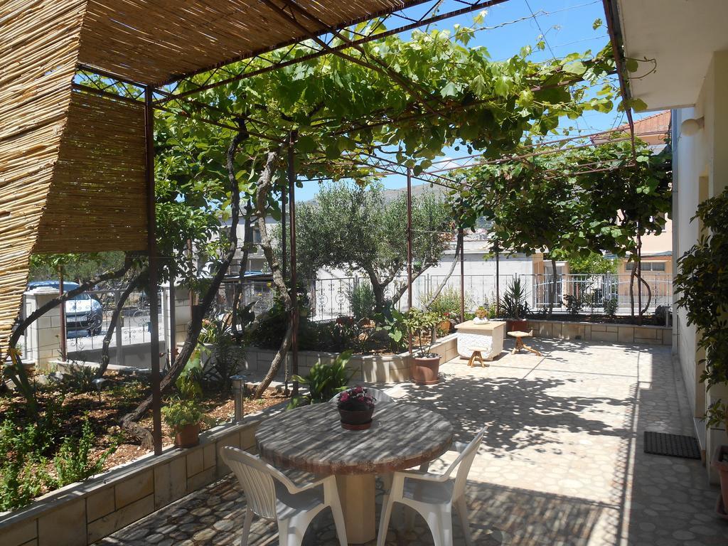 Apartments Bresan Trogir Ngoại thất bức ảnh