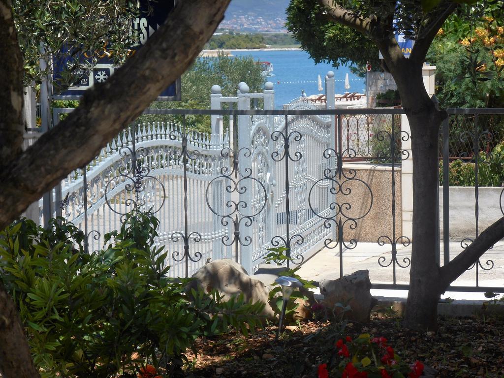 Apartments Bresan Trogir Ngoại thất bức ảnh